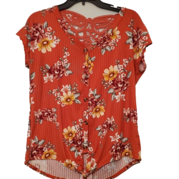 Upgrade Your Wardrobe with the Bobbie Brooks Floral Blouse, Size Medium - Picture 2 of 12